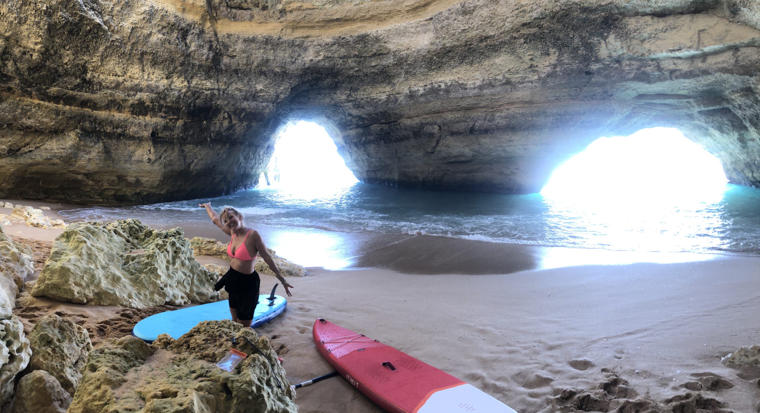 saskia in Benagil cave